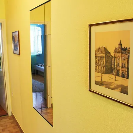 Stone Baosici Apartment *